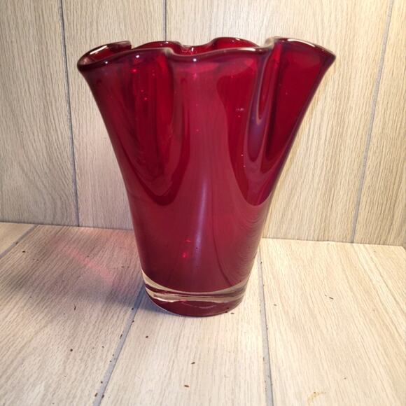 Vtg 70s Elegant Ruby Red Glass Hankerchief  Vase Large 8.5" Thick MCM - Picture 1 of 9